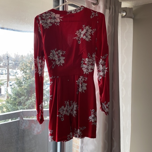 Super cute long sleeve floral romper - Picture 2 of 10